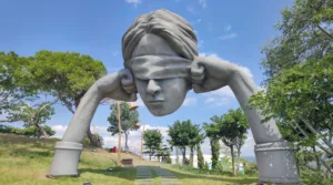 Demokrasi ve Özgürlük Adası
